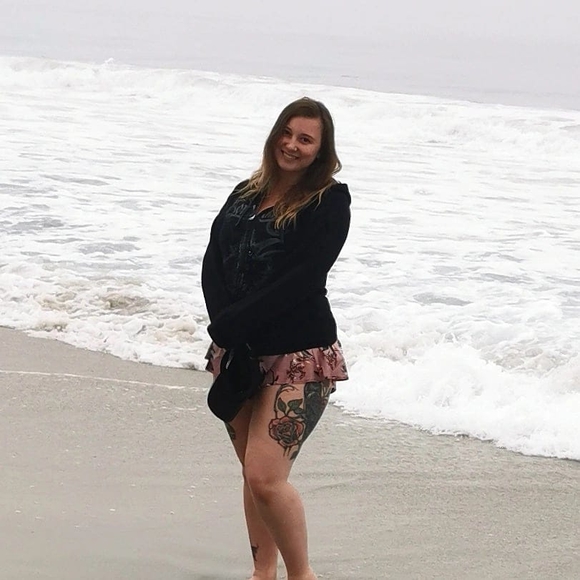 Meet your Posher, Caitlin - Picture 1 of 1